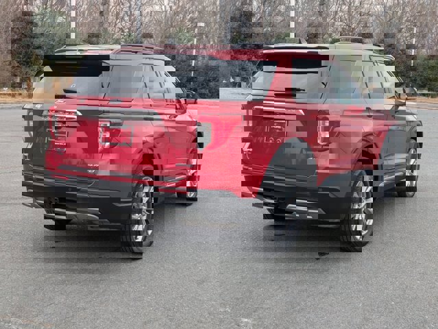 Certified 2022 Ford Explorer XLT w/ Equipment Group 202A image 5