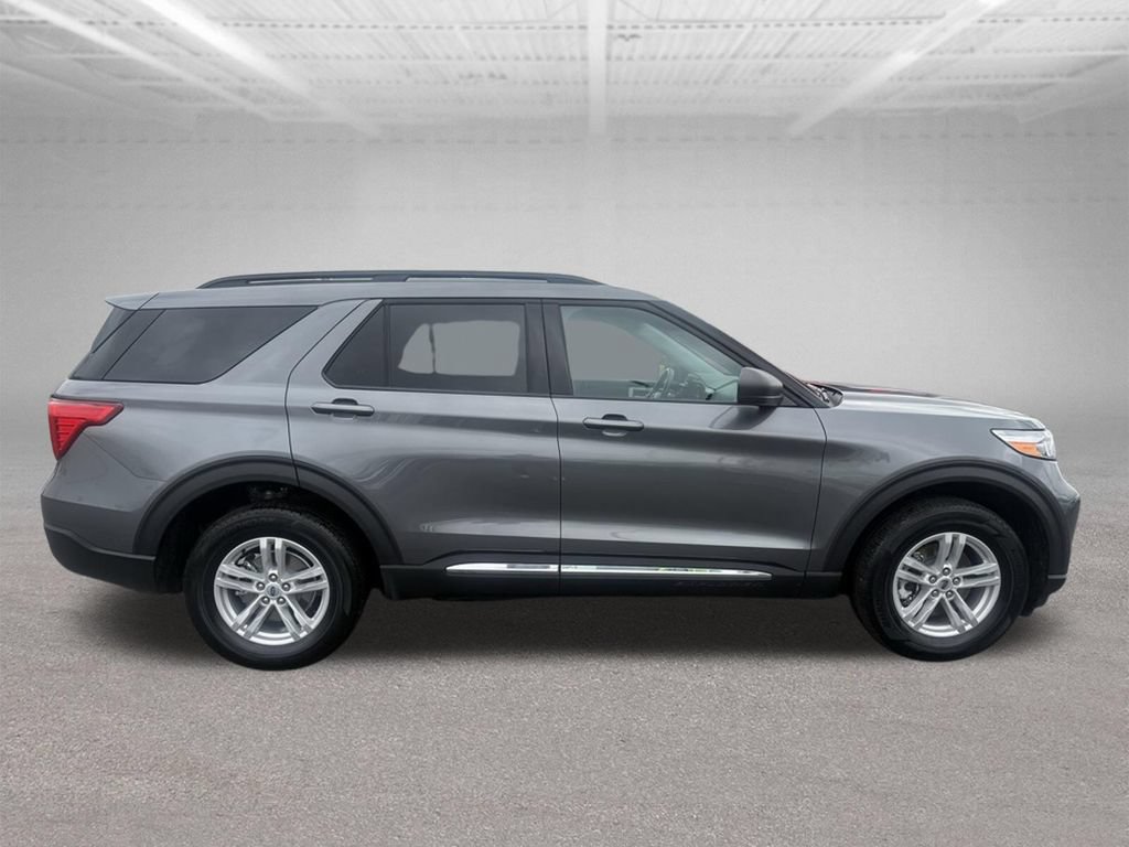 Certified 2024 Ford Explorer XLT AWD/4WD image 3