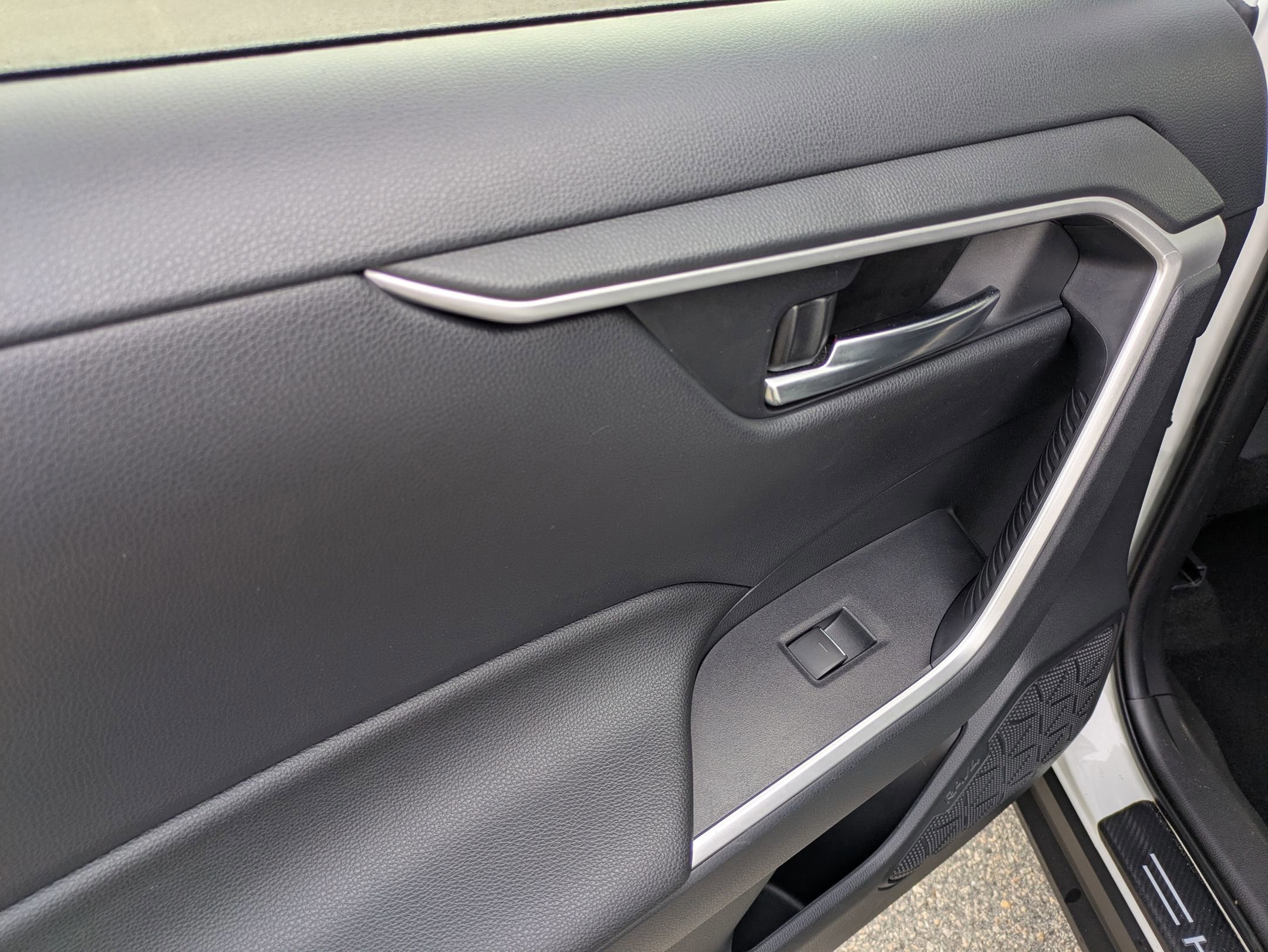 Used 2024 Toyota RAV4 XLE image 27