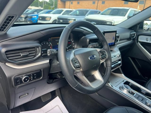 Certified 2023 Ford Explorer XLT w/ Equipment Group 202A AWD/4WD image 7