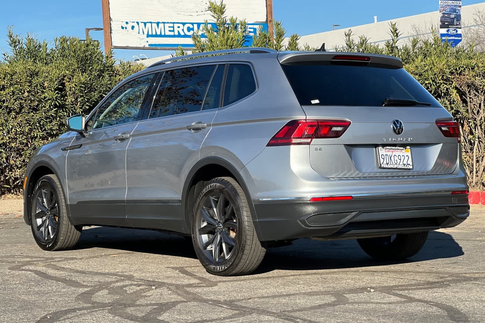 Used 2022 Volkswagen Tiguan SE image 3