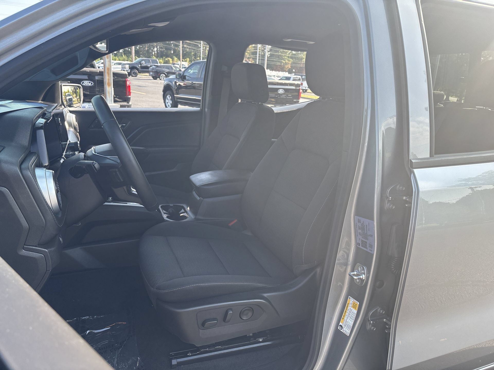 Used 2025 Chevrolet Colorado LT RWD image 15