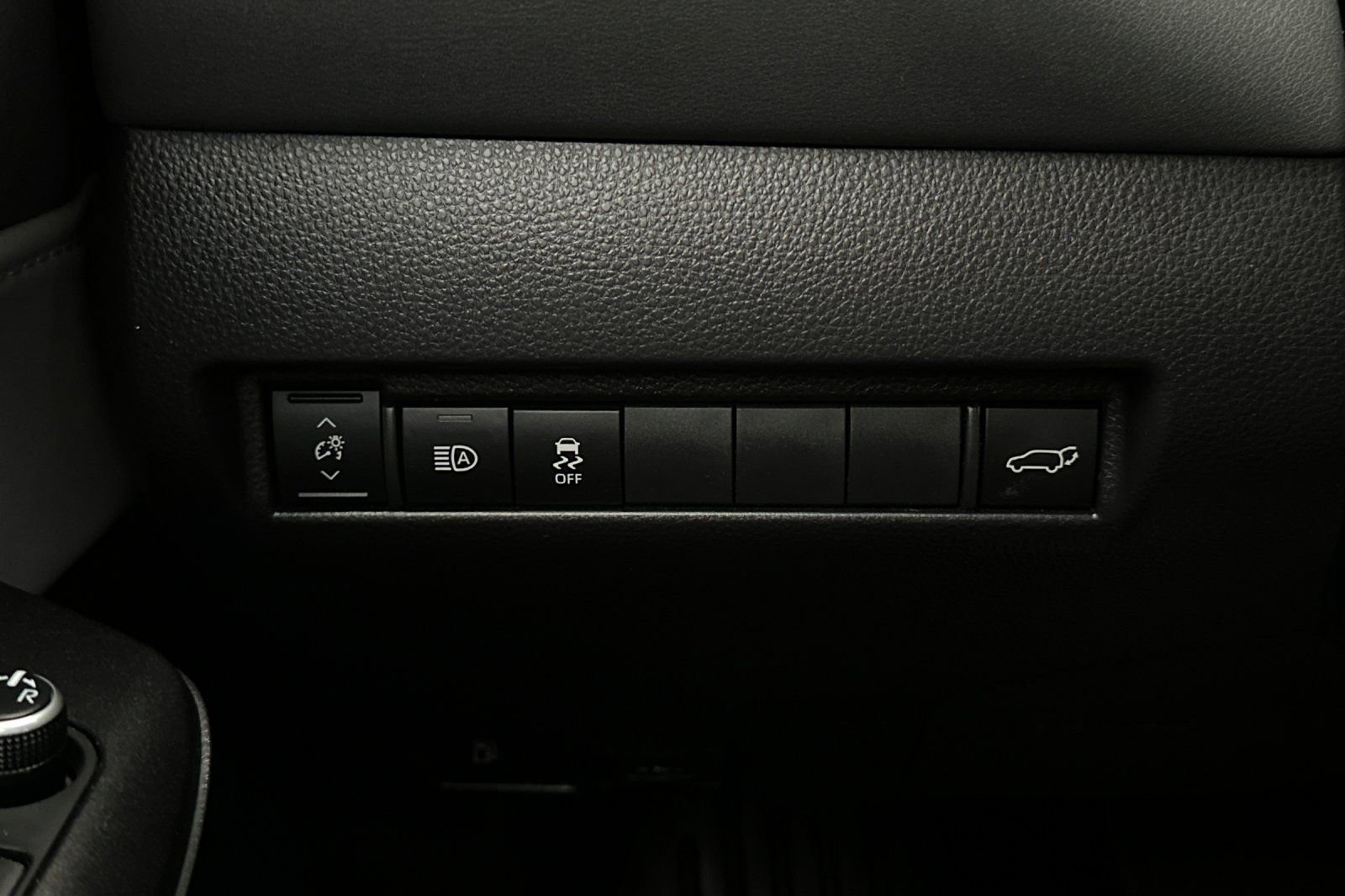 Used 2023 Toyota Venza LE AWD/4WD image 28