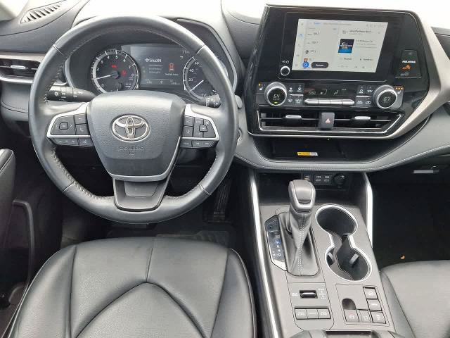 Used 2023 Toyota Highlander XLE AWD/4WD image 27