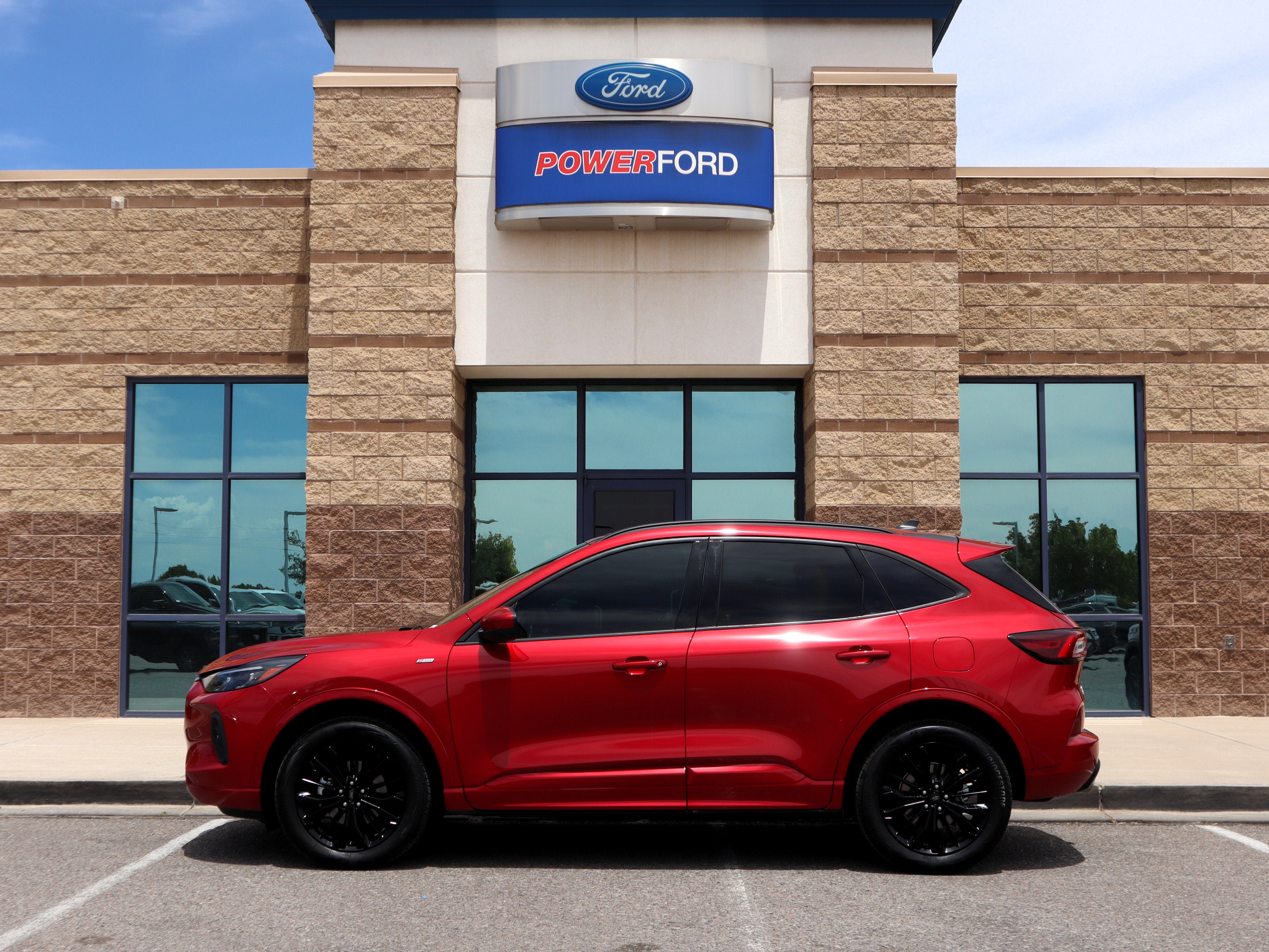 Certified 2025 Ford Escape ST-Line Elite w/ Premium Technology Package AWD/4WD image 9