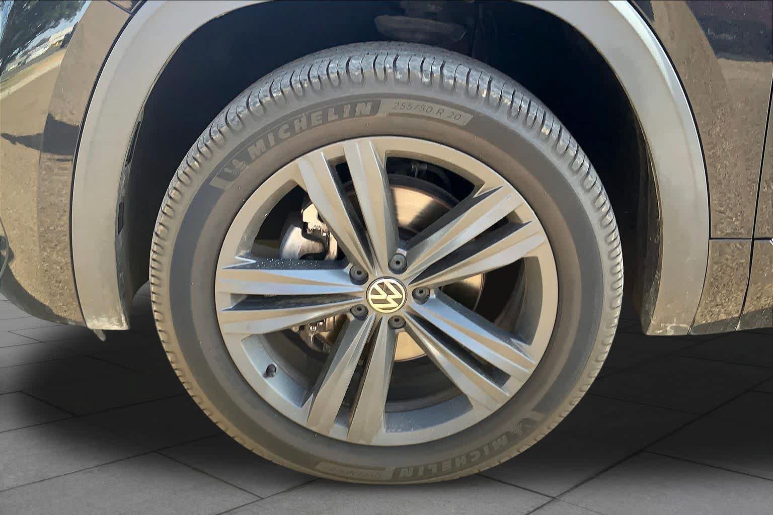 Used 2021 Volkswagen Atlas SE w/ Panoramic Sunroof Package FWD image 10