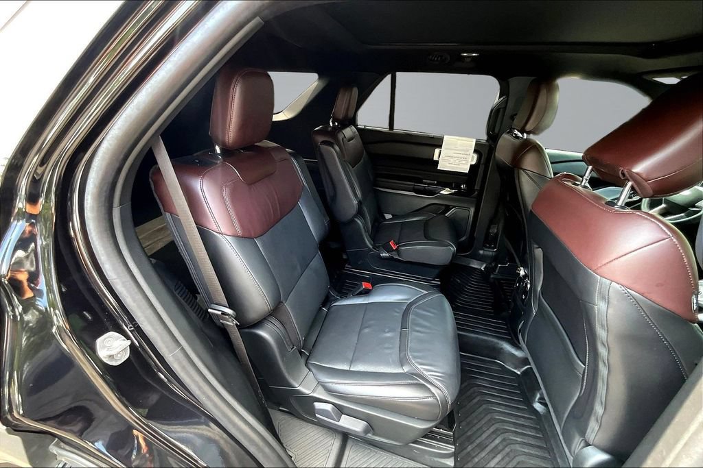 Certified 2024 Ford Explorer Platinum w/ Technology Package AWD/4WD image 27