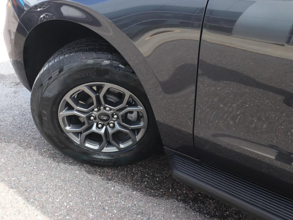 Certified 2025 Ford Expedition Active RWD image 3