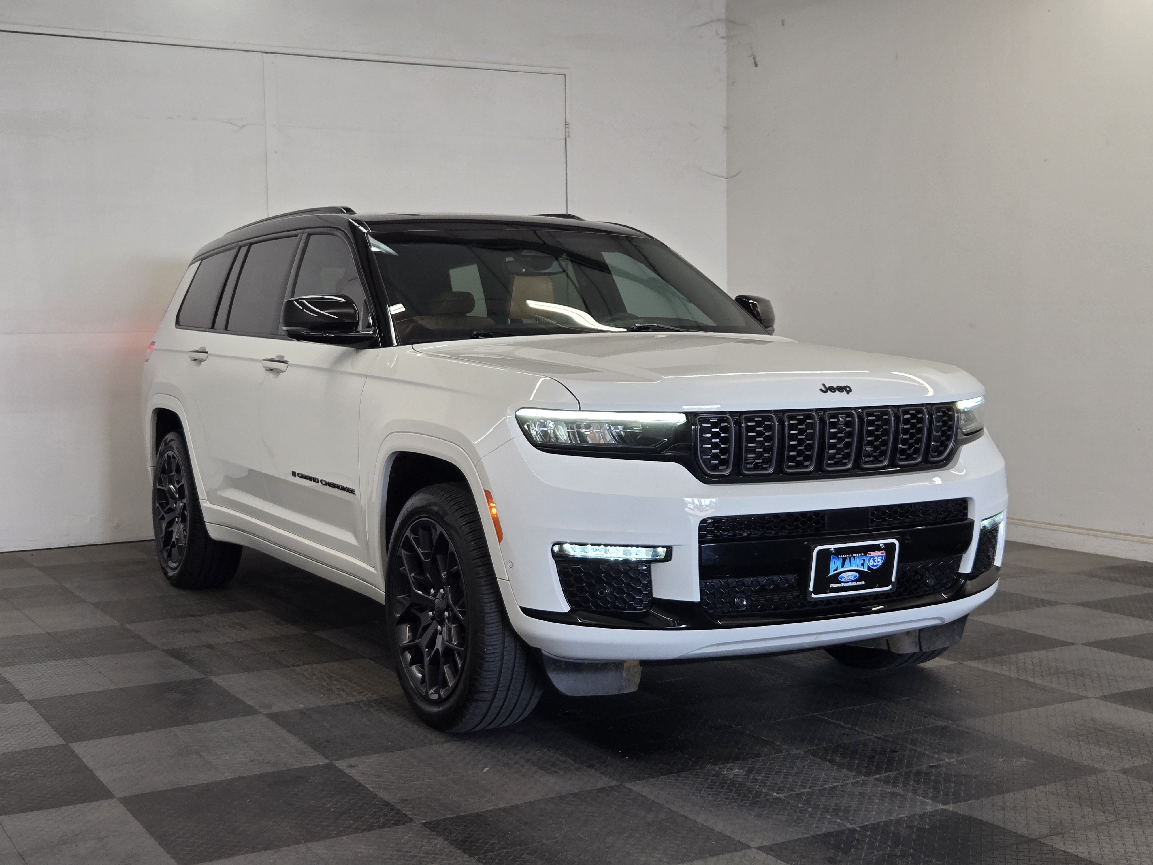 Used 2025 Jeep Grand Cherokee L Summit w/ Obsidian Package AWD/4WD image 2