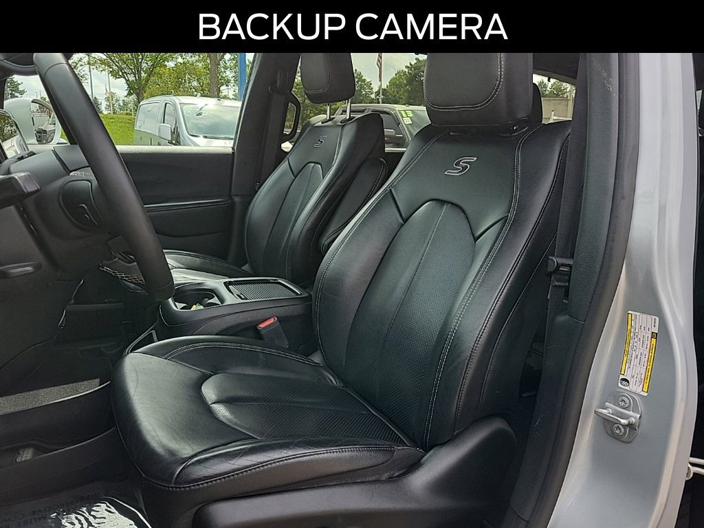 Used 2022 Chrysler Pacifica Touring-L w/ S Appearance Package FWD image 17
