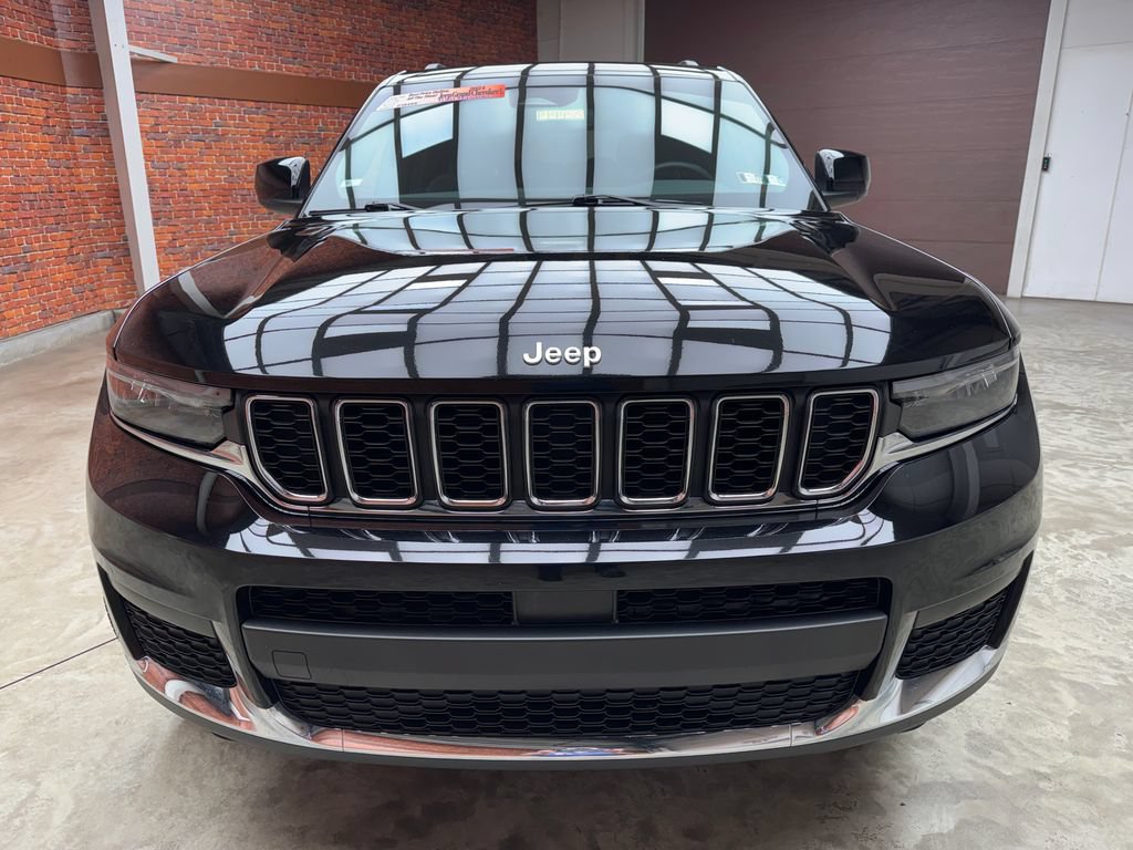 Used 2024 Jeep Grand Cherokee L Laredo AWD/4WD image 9