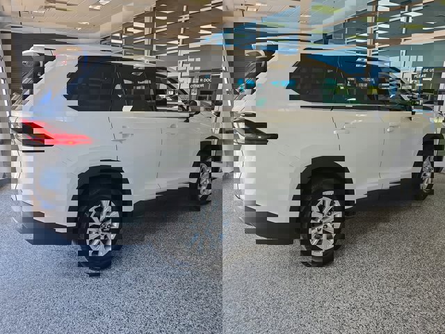 Used 2024 Toyota Grand Highlander AWD image 5