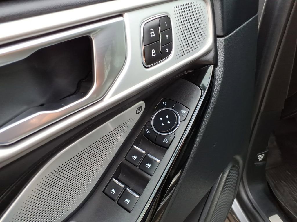 Certified 2023 Ford Explorer Platinum w/ Technology Package AWD/4WD image 16