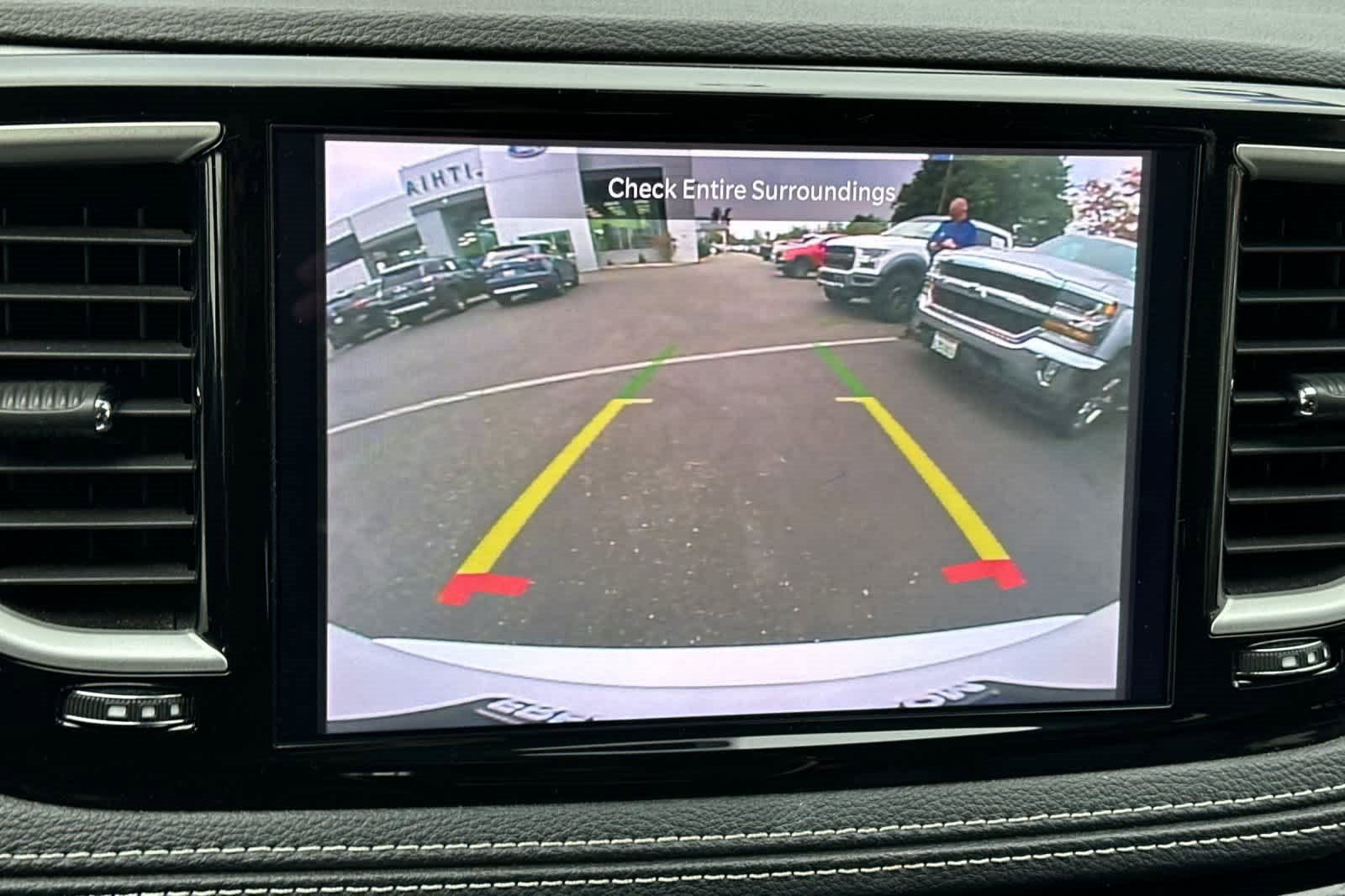 Used 2024 Chrysler Pacifica Select image 21