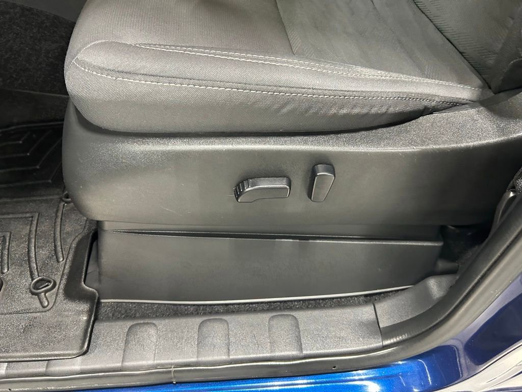 Used 2022 Nissan Frontier SV AWD/4WD image 12