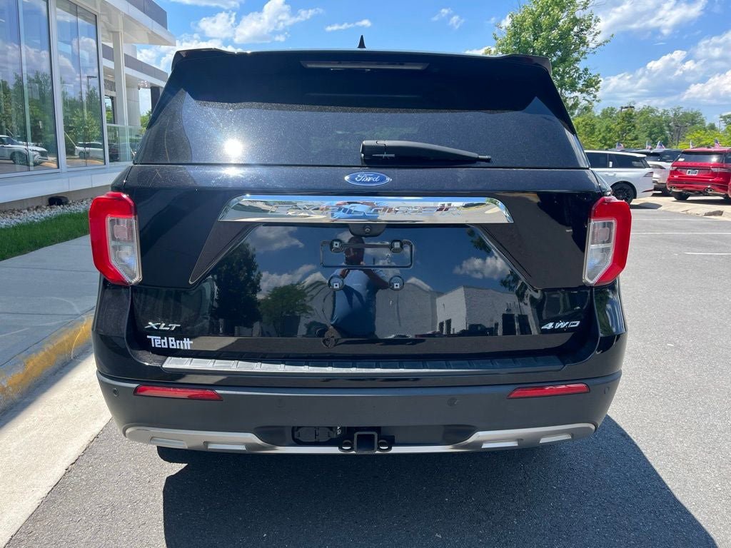 Certified 2022 Ford Explorer XLT w/ Equipment Group 202A AWD/4WD image 8