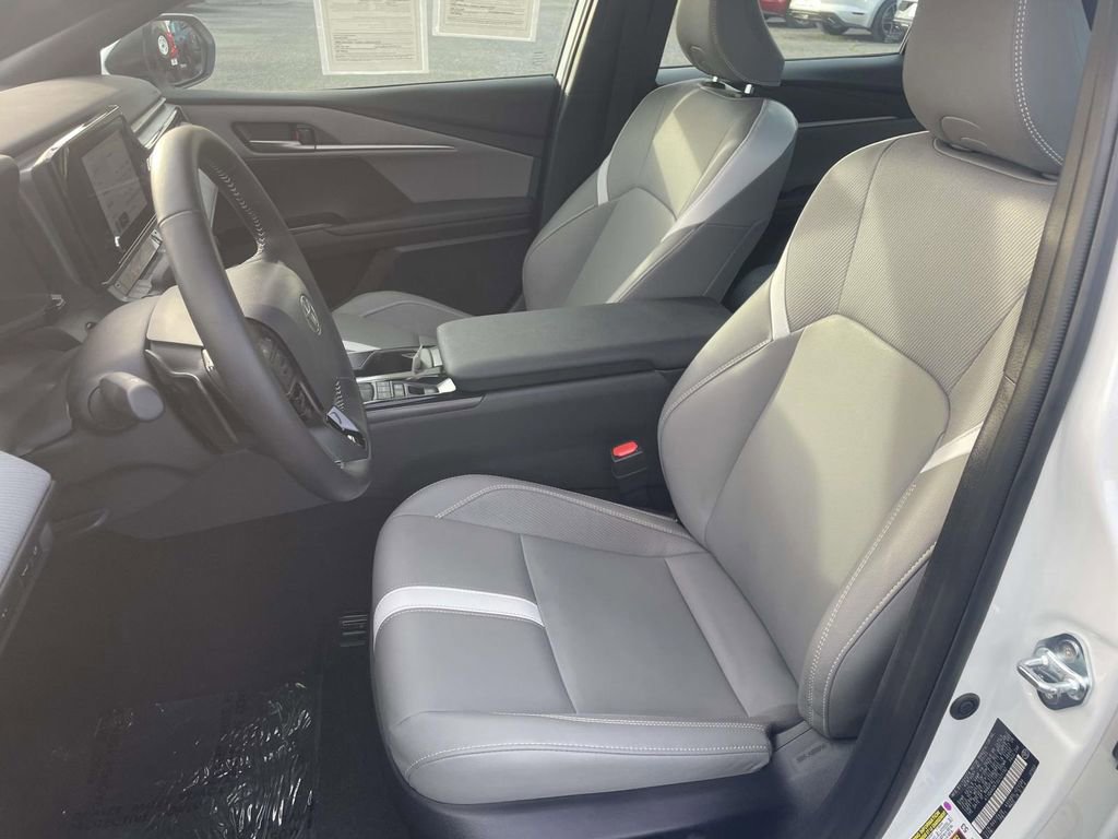 Used 2025 Toyota Camry SE image 21