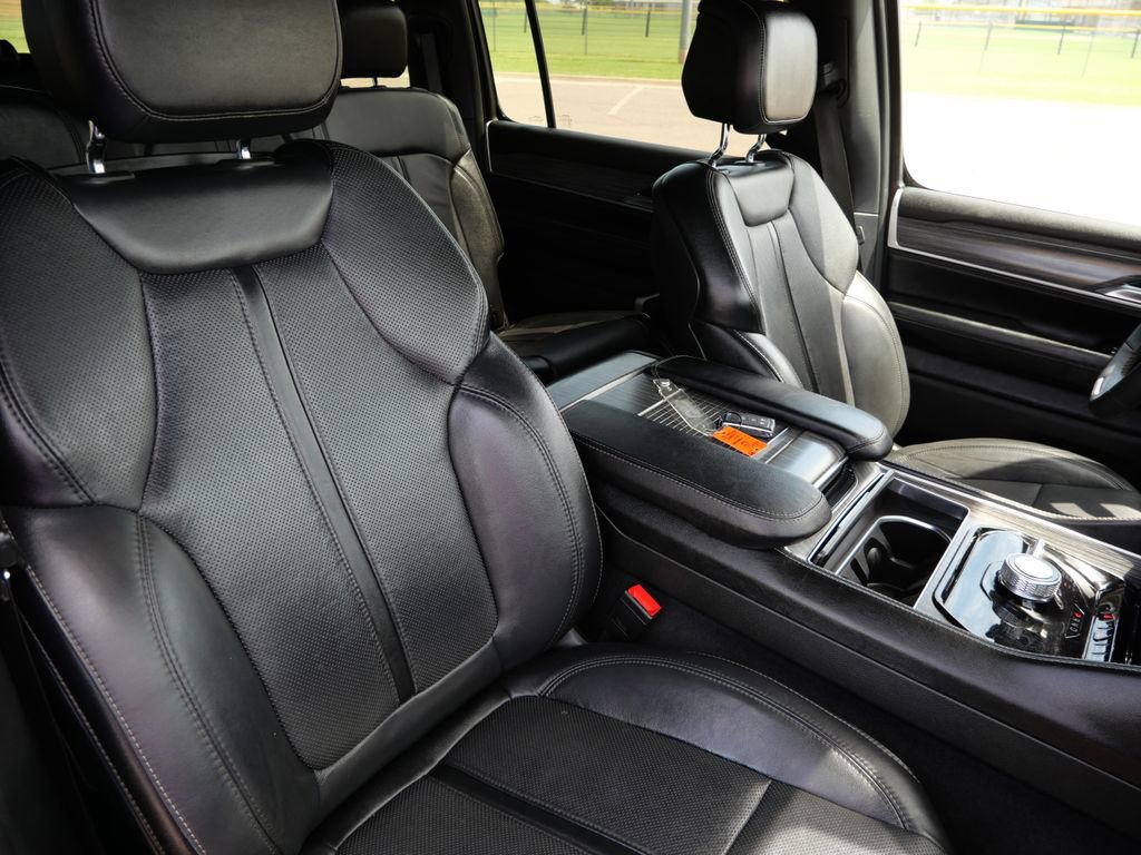 Used 2024 Jeep Wagoneer L Series II w/ Flexible Seating Group image 21