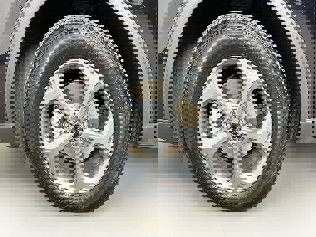 Certified 2025 Ford Escape ST-Line image 11