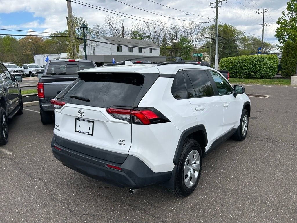 Used 2021 Toyota RAV4 LE AWD/4WD image 3