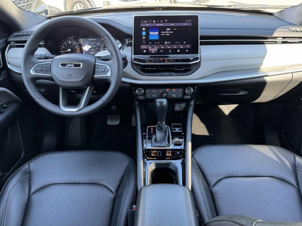 Used 2025 Jeep Compass Limited AWD/4WD image 2