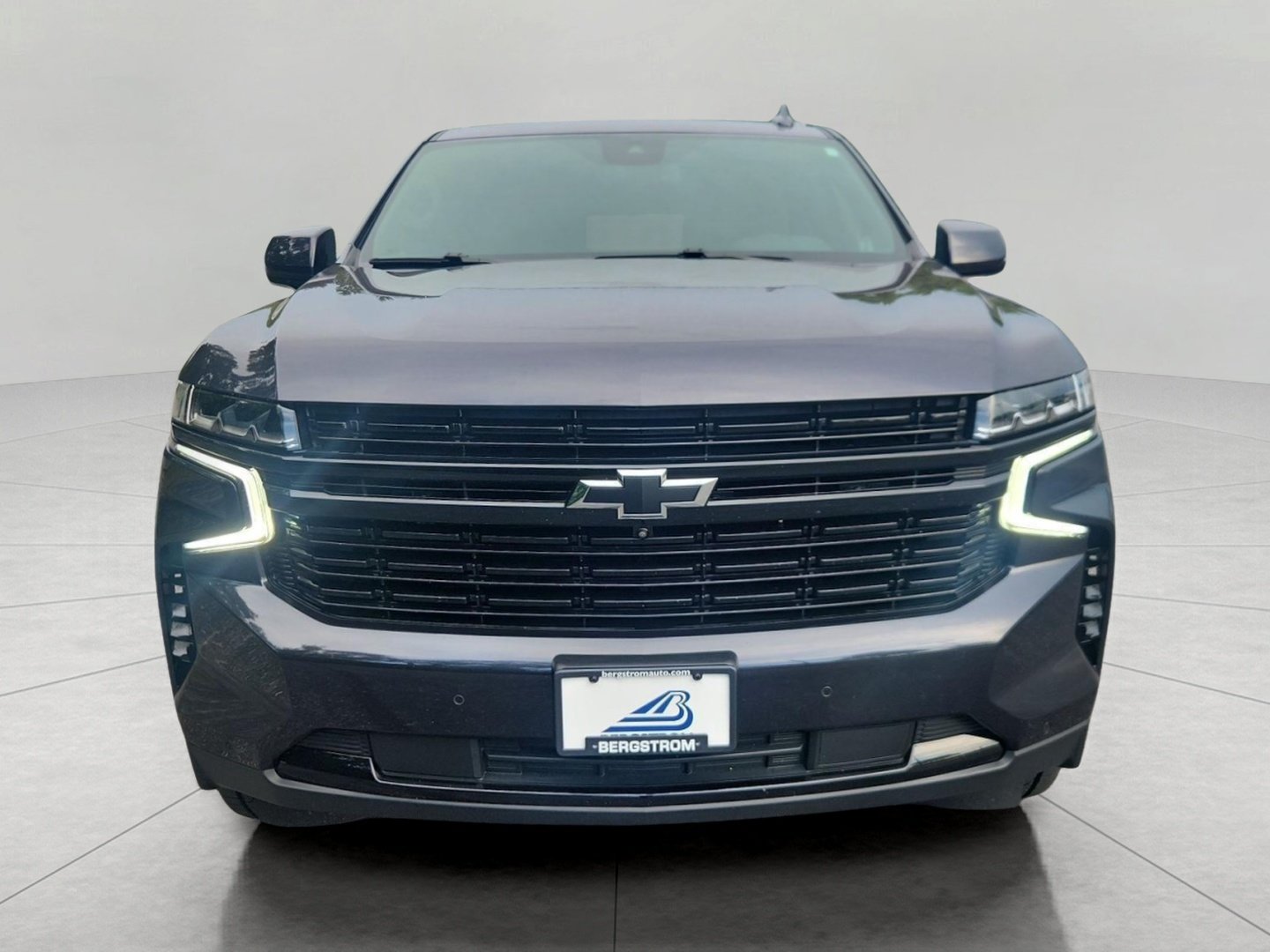 Used 2023 Chevrolet Suburban RST w/ Luxury Package AWD/4WD image 4
