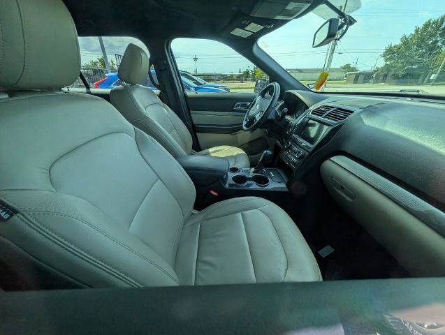 Certified 2018 Ford Explorer XLT w/ Equipment Group 202A FWD image 3