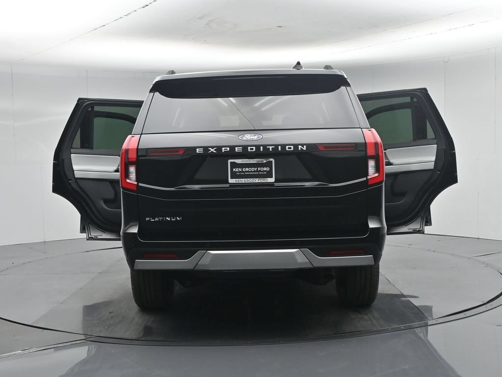 Certified 2025 Ford Expedition Platinum w/ Driver's Package AWD/4WD image 40