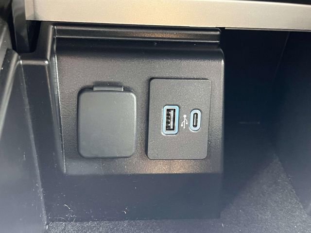 Certified 2023 Ford Explorer XLT w/ Equipment Group 202A image 29