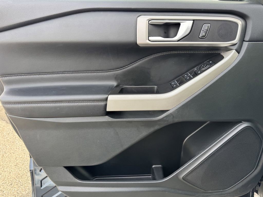 Certified 2023 Ford Explorer XLT w/ Equipment Group 202A image 15