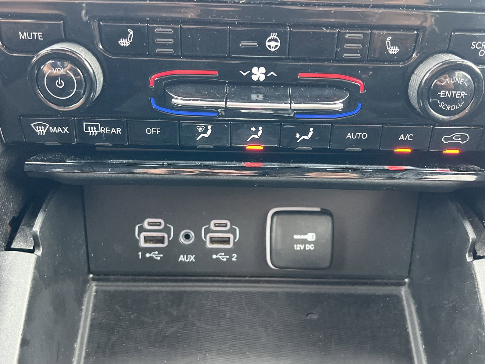 Used 2024 Jeep Grand Cherokee L Altitude image 13