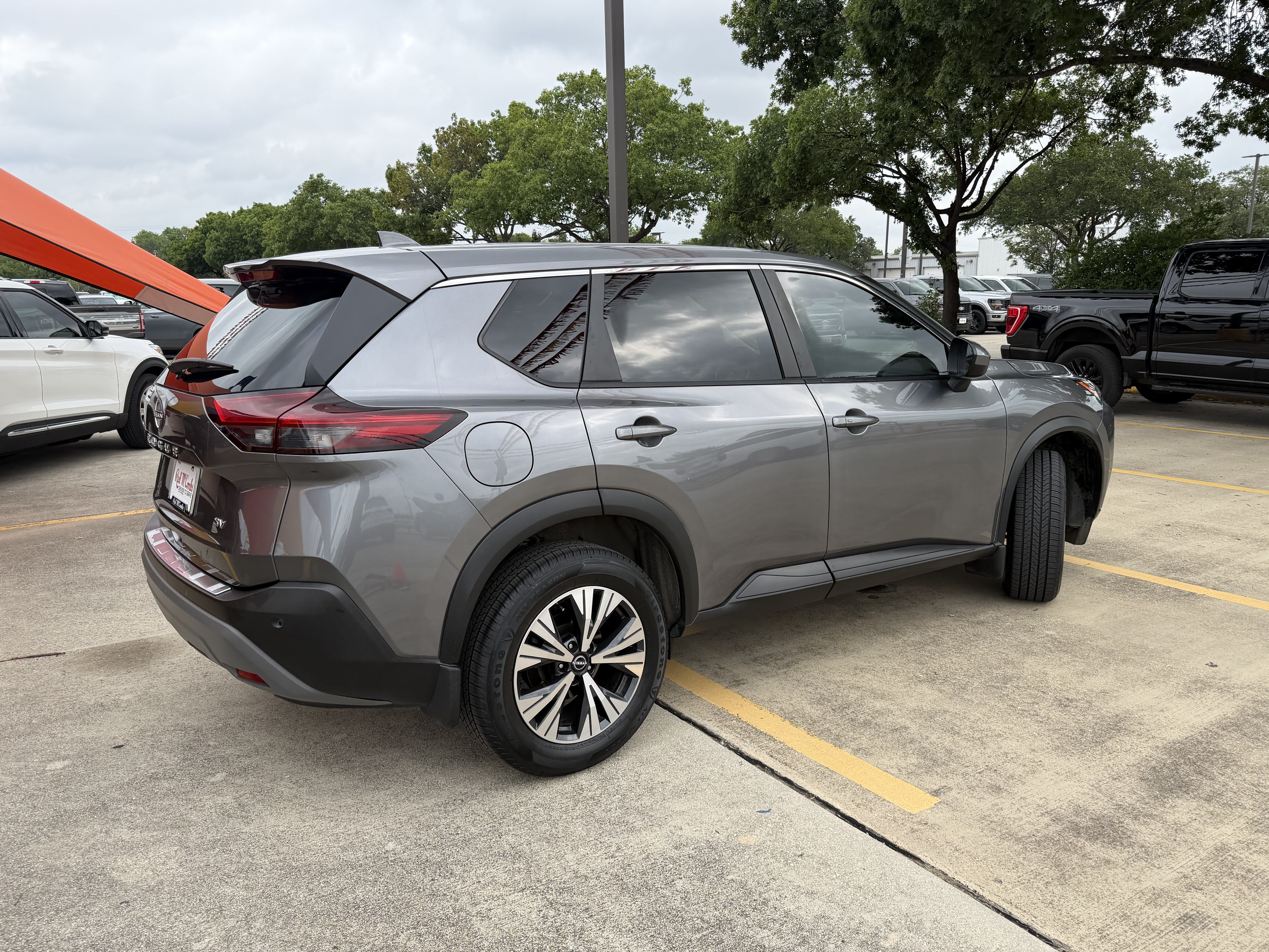 Used 2023 Nissan Rogue SV FWD image 5