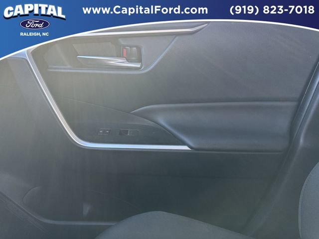 Used 2025 Toyota RAV4 XLE image 27