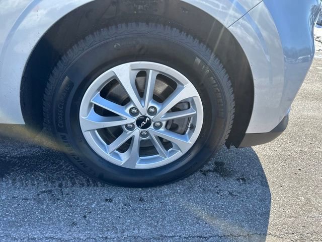 Used 2022 Kia Carnival LX image 13