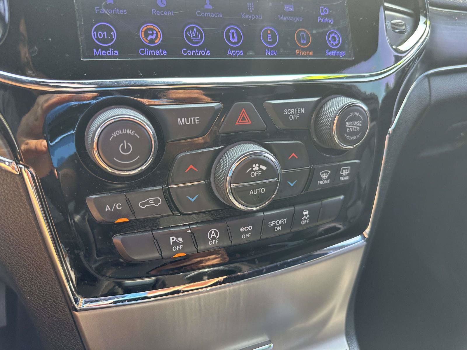 Used 2019 Jeep Grand Cherokee Limited AWD/4WD image 24
