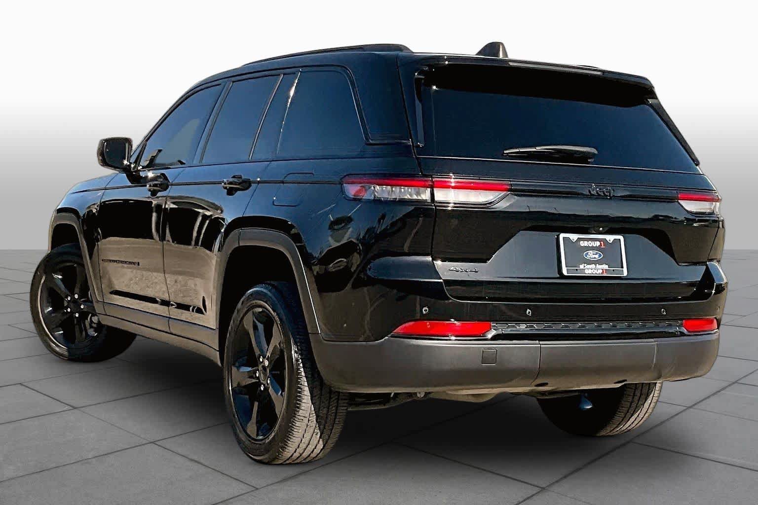Used 2024 Jeep Grand Cherokee Altitude AWD/4WD image 6