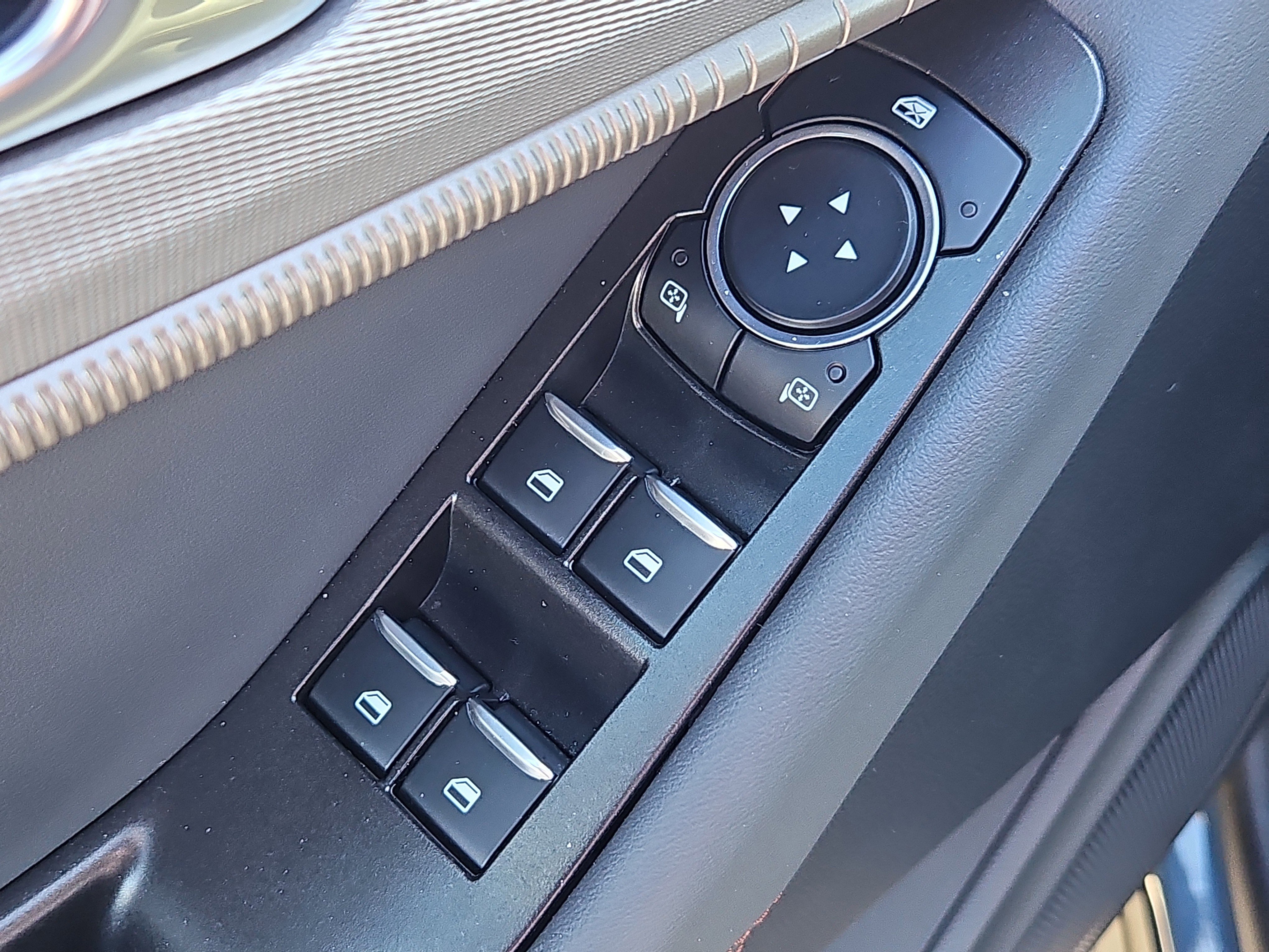 Certified 2025 Ford Explorer Active w/ Active Comfort Package AWD/4WD image 13