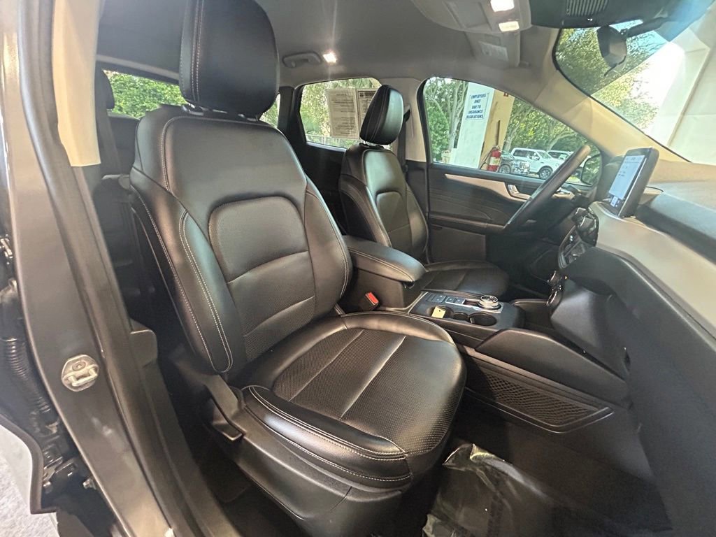 Certified 2022 Ford Escape SEL image 28