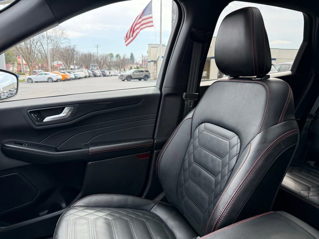 Certified 2023 Ford Escape ST-Line Elite w/ Premium Technology Package image 28