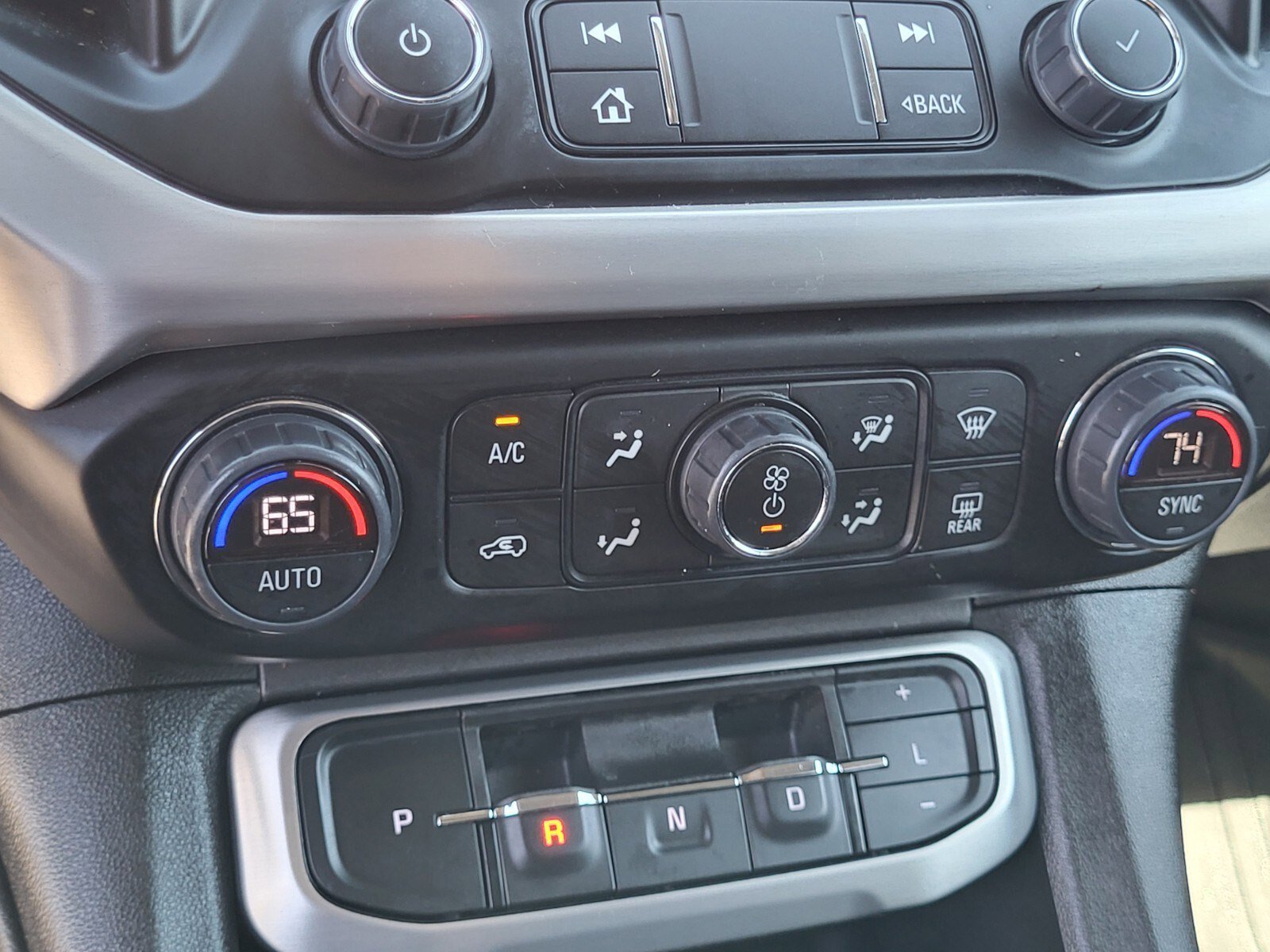 Used 2023 GMC Acadia SLE w/ LPO, Floor Liner Package image 22