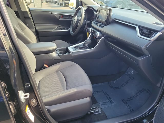 Used 2019 Toyota RAV4 LE w/ Carpet Mat Package FWD image 16