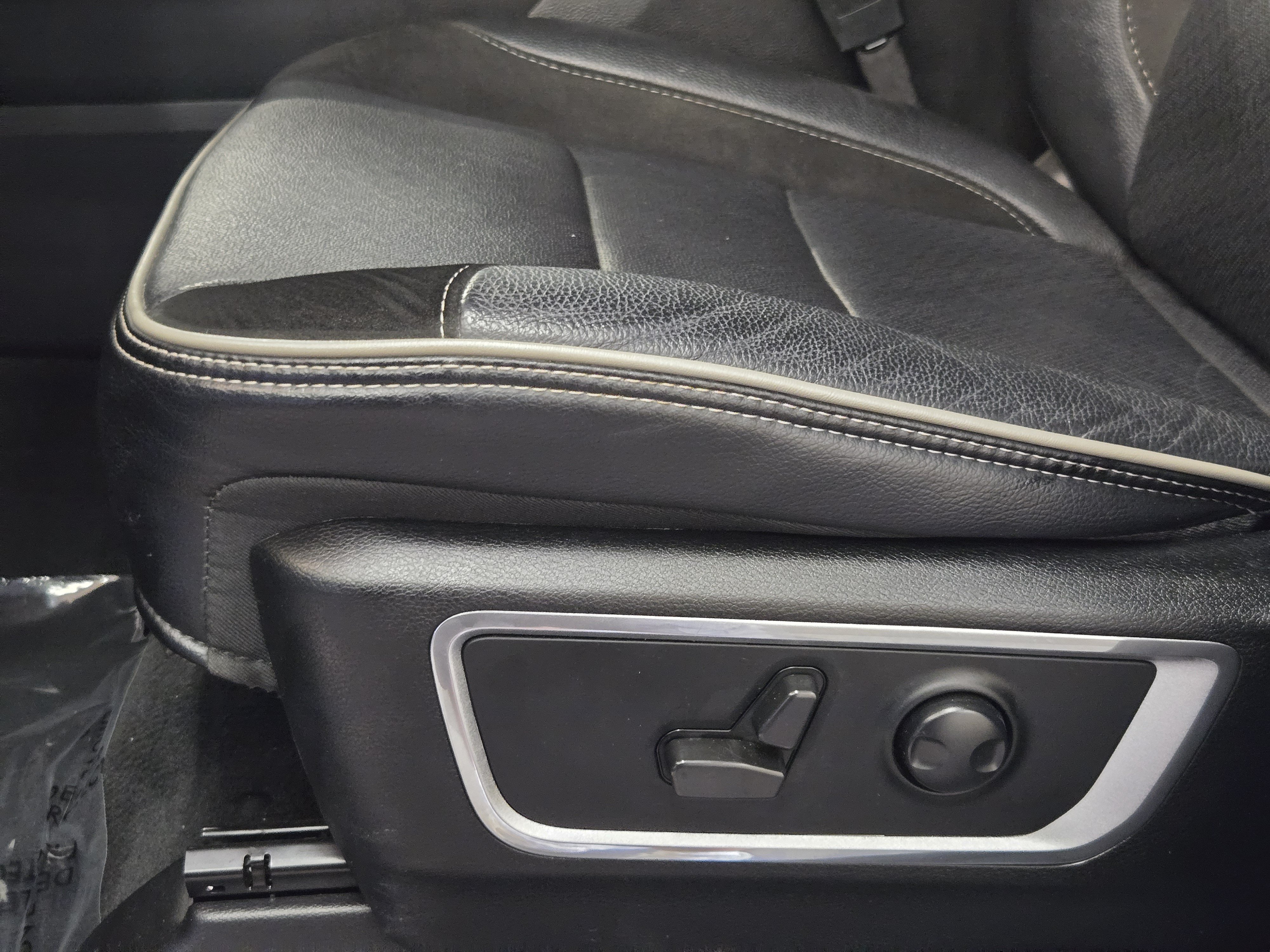 Used 2022 RAM 1500 Laramie w/ Sport Appearance Package RWD image 23