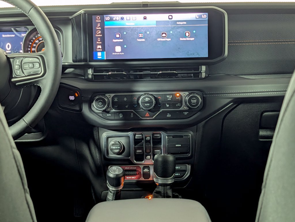 Used 2026 Jeep Gladiator Mojave AWD/4WD image 14