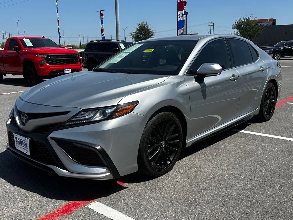 Used 2022 Toyota Camry XSE FWD image 5