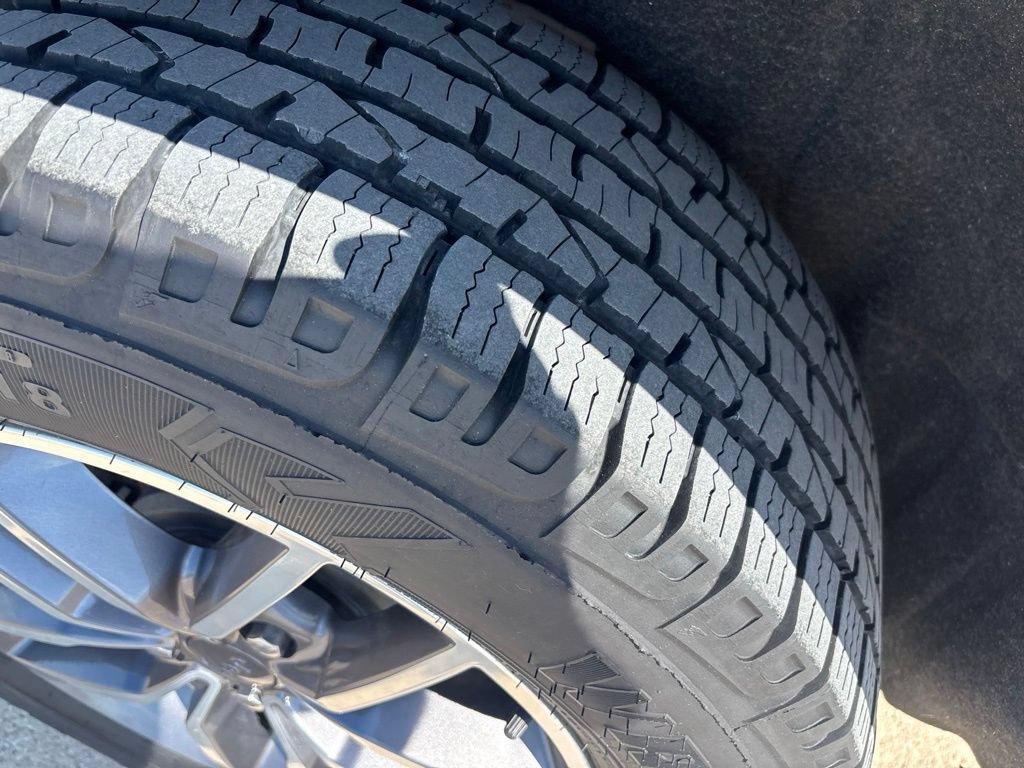 Used 2019 Jeep Grand Cherokee Laredo w/ 18" Wheel & 8.4" Radio Group AWD/4WD image 8