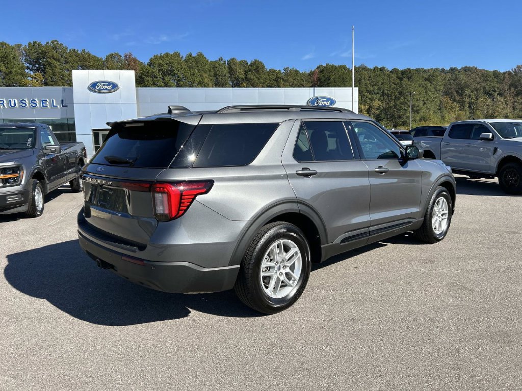 Certified 2026 Ford Explorer Active RWD image 3