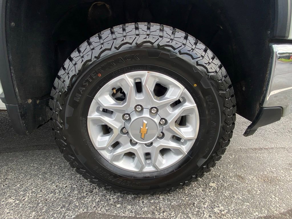 Used 2025 Chevrolet Silverado 2500 LT AWD/4WD image 28