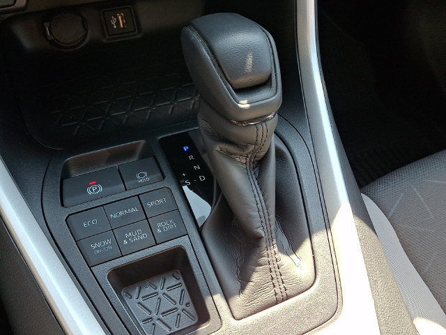 Used 2025 Toyota RAV4 XLE AWD/4WD image 17