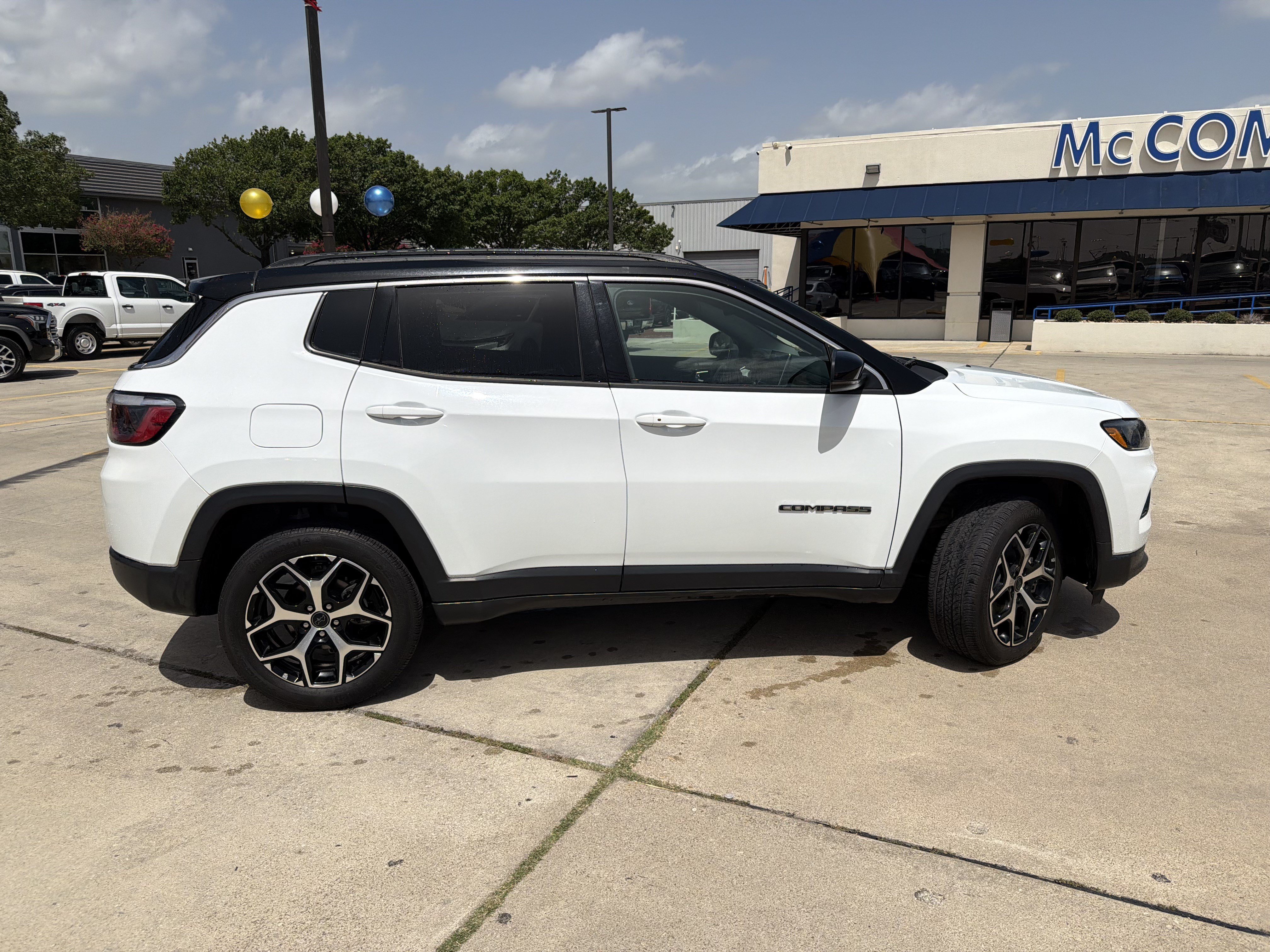 Used 2025 Jeep Compass Limited AWD/4WD image 4