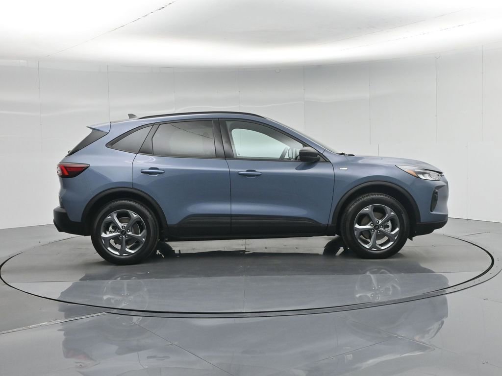 Certified 2025 Ford Escape ST-Line FWD image 28